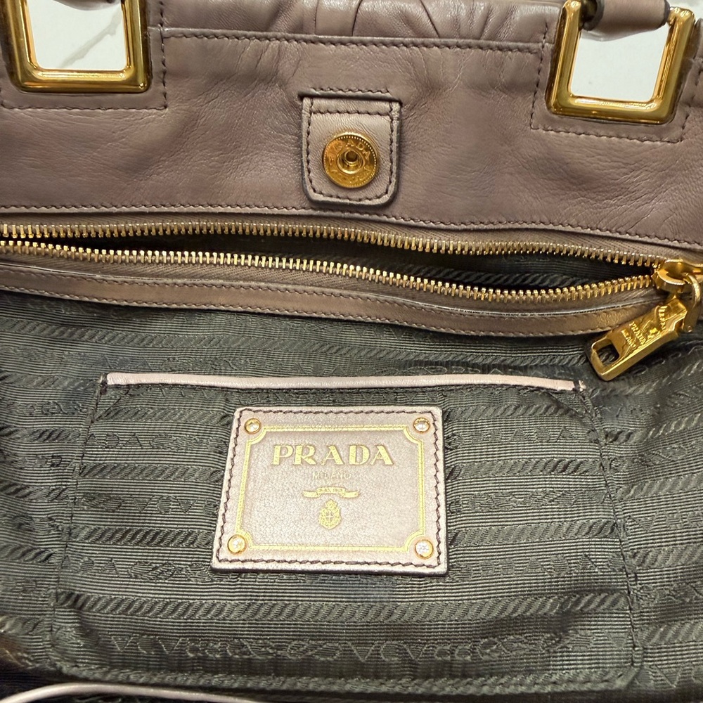 ✨ Authentic Prada Taupe Leather Gaufre 2-Way Bag ✨ - Picture 4 of 10